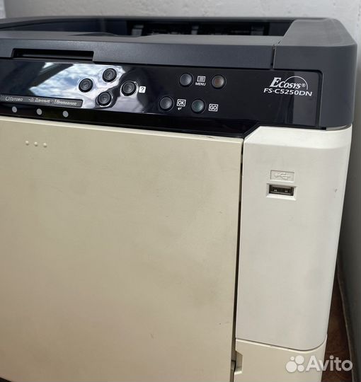 Лазерный цветной принтер Kyocera FS-C5250DN