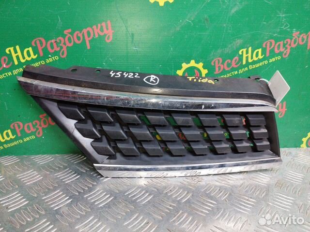 Решетка радиатора правая Nissan Tiida