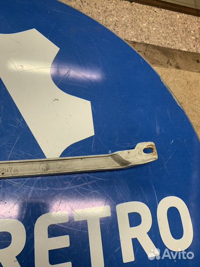 Накладка на фару передняя левая Audi 80 B4