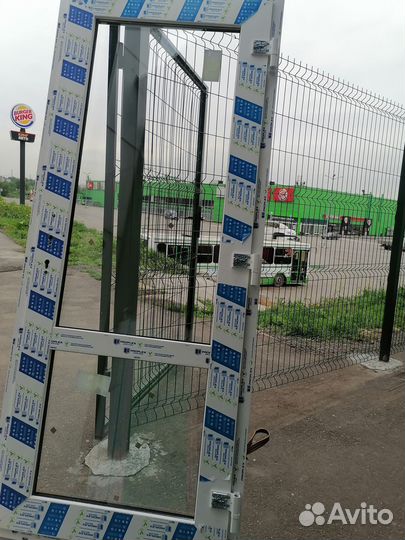 Пластиковые входные двери 90х210