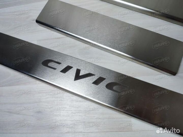 Накладки на пороги Standart