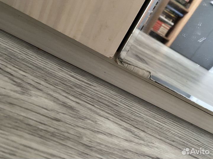 Шкаф распашной с зеркалом