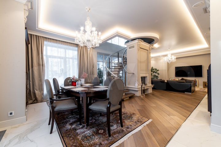 Дом 352 м² на участке 100 сот.