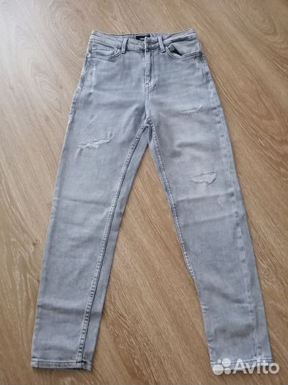 Джинсы mom