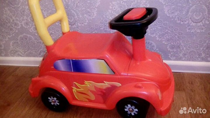 Машинка детская с бибикалкой на руле