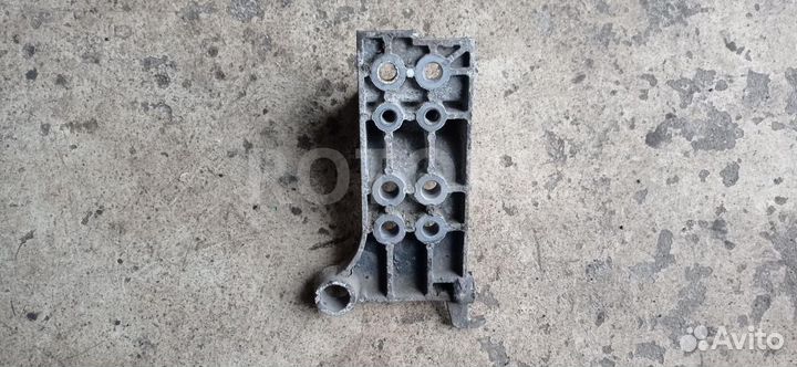 Кронштейн крепления бампера переднего левый DAF