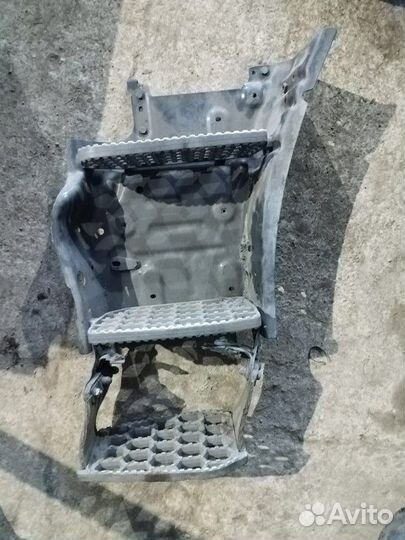 Корпус подножки левый Scania 6 Series