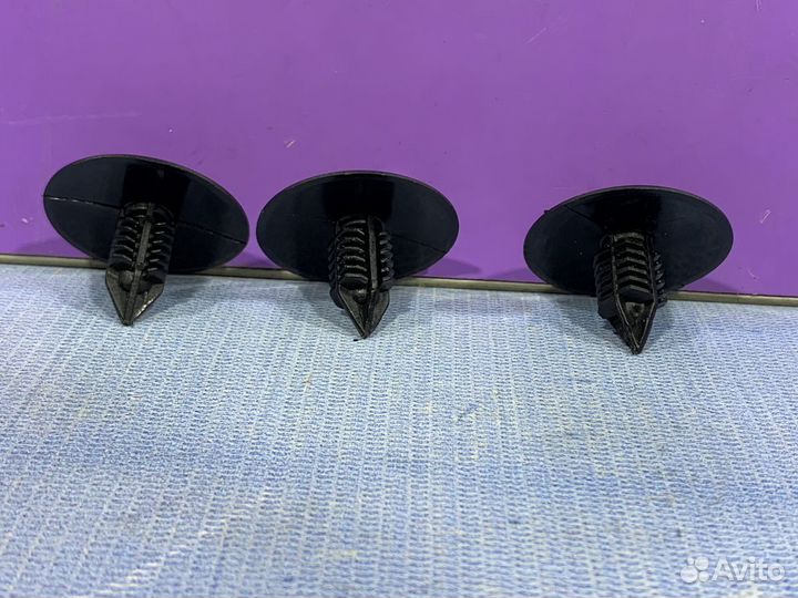 Клипса Renault duster