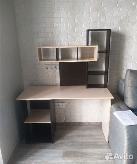 Стол компьютерный с полками