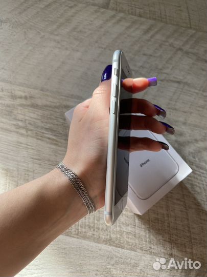 iPhone 8, 64 ГБ