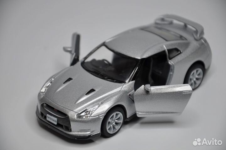 Модель автомобиля Nissan GT-R R35 2009 металл