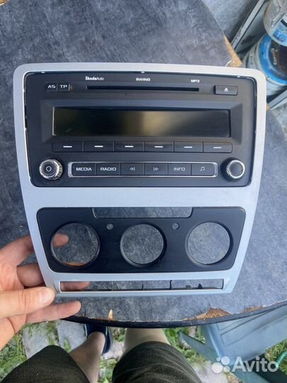 Рамка 2-din от штатной магнитолы Шкода Октавия А5