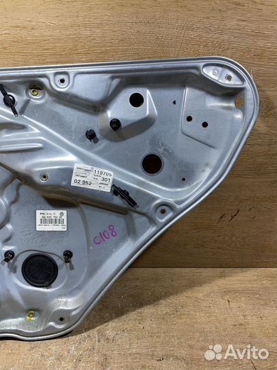 Стеклоподъемник задний правый VW Passat B5+ C108