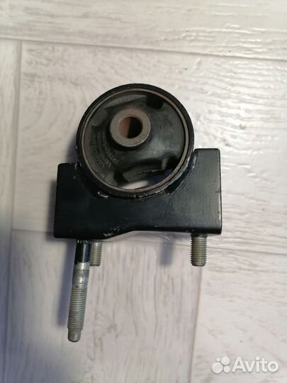 Подушка/опора двигателя задняя Toyota RAV4