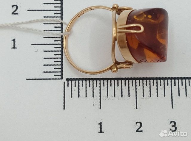 Золотое кольцо с камнем 18р
