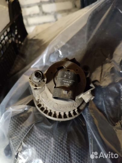 Противотуманная фара Toyota ist