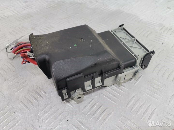 Блок предохранителей для Opel Astra J 13222786