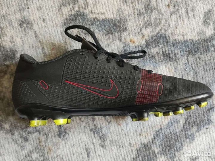 Футбольные бутсы Nike mercurial