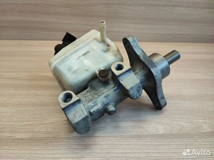 Главный тормозной цилиндр Renault Duster