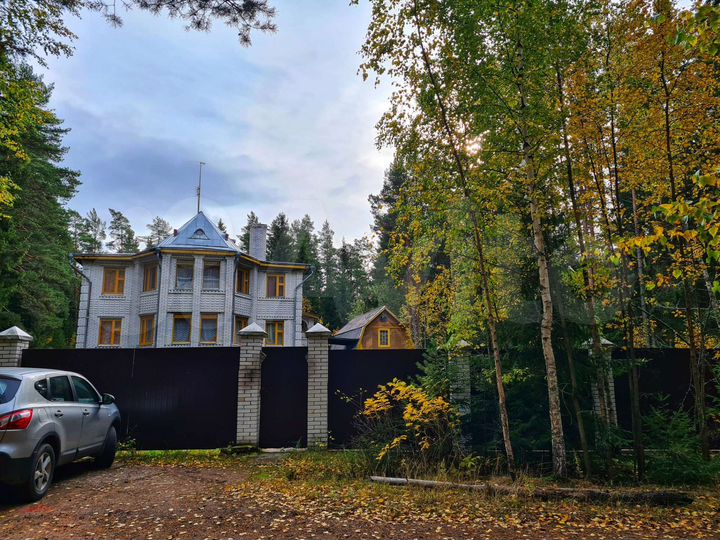 Дом 428,2 м² на участке 12 сот.