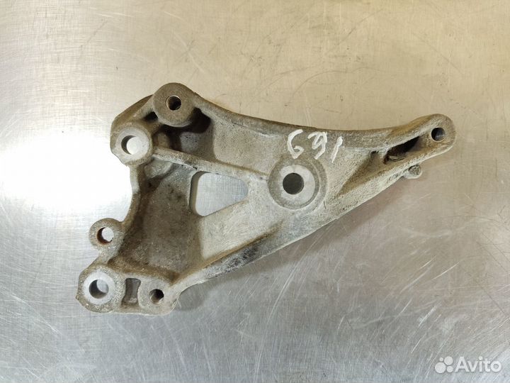 Кронштейн компрессора кондиционера Peugeot 408 201