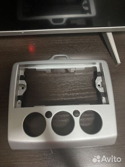 Рамка магнитолы ford focus 2 + сломанная магнитола