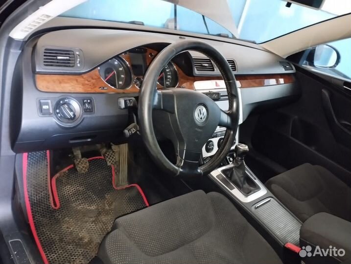 Volkswagen Passat B6 торпедо