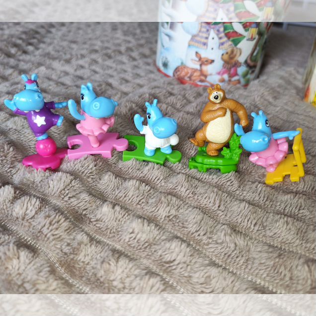 Игрушки из киндера, бегемоты, Маша и медведь