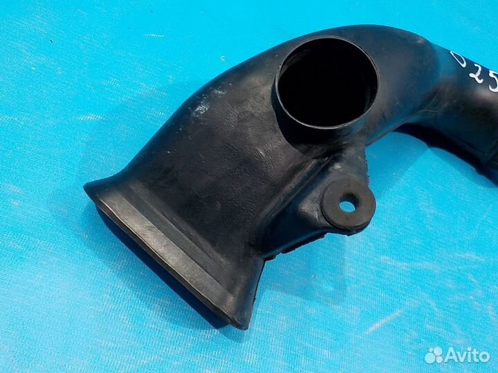 Патрубок воздушного фильтра toyota Avensis (T250)