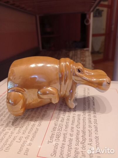 Фарфоровая статуэтка-карандашница 