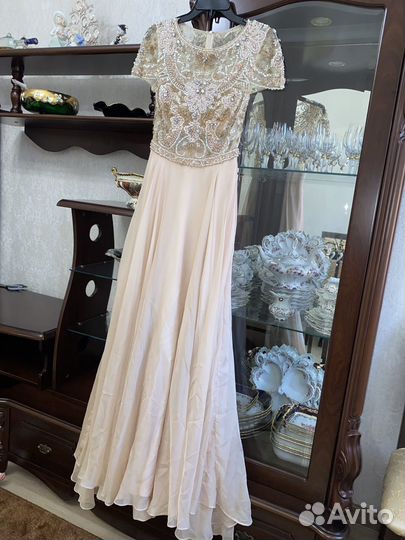 Платье вечернее