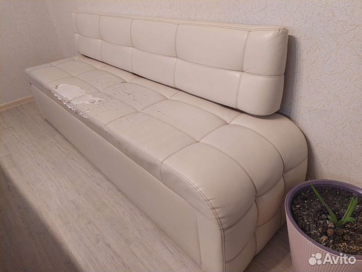 Кожаный диван бу