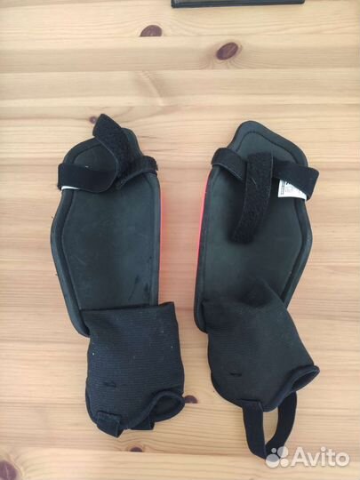 Футбольные щитки Nike размер М