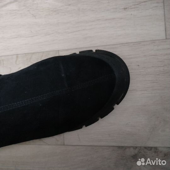 Продам ботинки женские