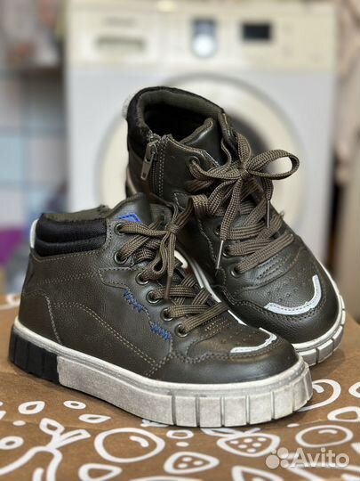 Кроссовки детские