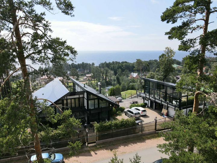 Дом 868 м² на участке 58 сот.