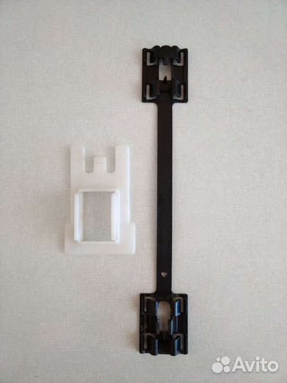 Крепеж накладок порогов Chevrolet Niva