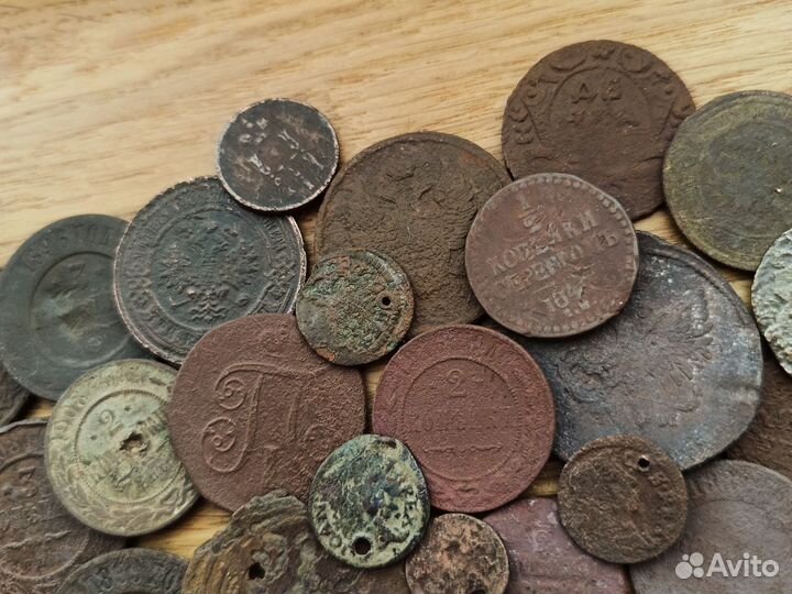 Набор медных монет с 9 века