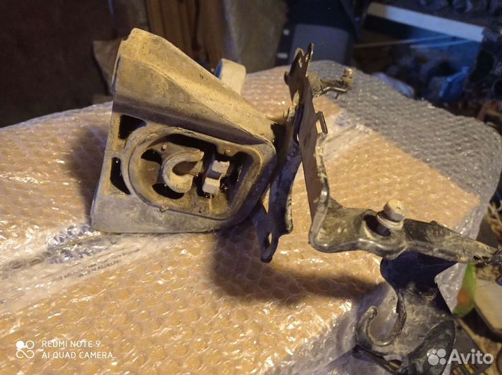 Подушка двигателя honda civic 4d