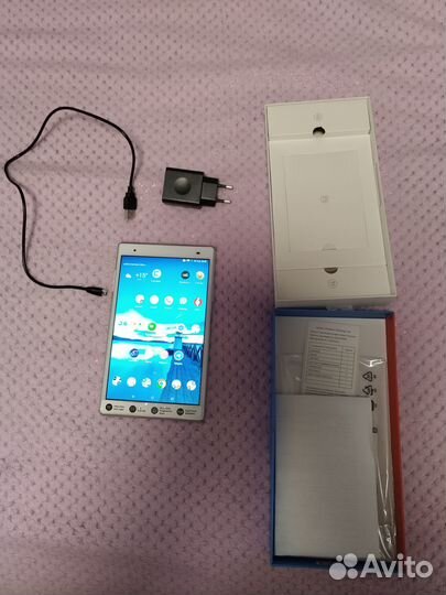 Компактный планшет Lenovo