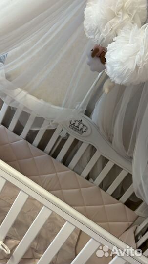 Кроватка для новорожденных с маятником