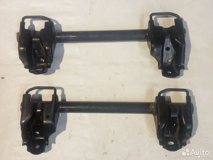 Кронштейн сиденья задний левый Toyota Camry 40