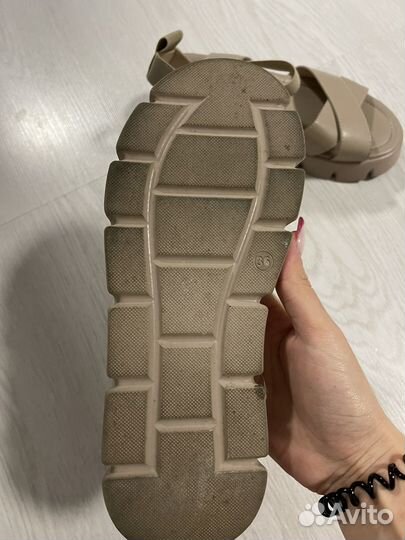 Сандалии женские