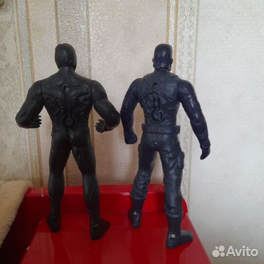 Фигурки Капитана Америки и Венума.торг уместен