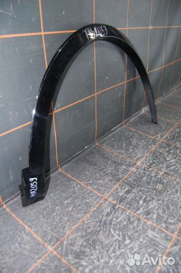 Накладка крыла переднего правого - Audi Q3