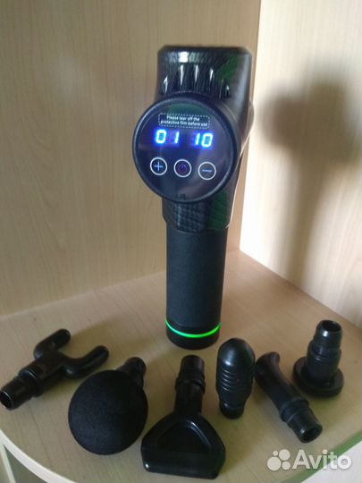 Перкуссионный карбоновый массажер пистолет