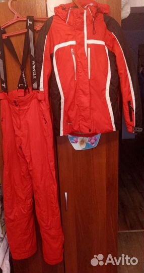 Костюм женский, горнолыжный. Б/у отличное состояни