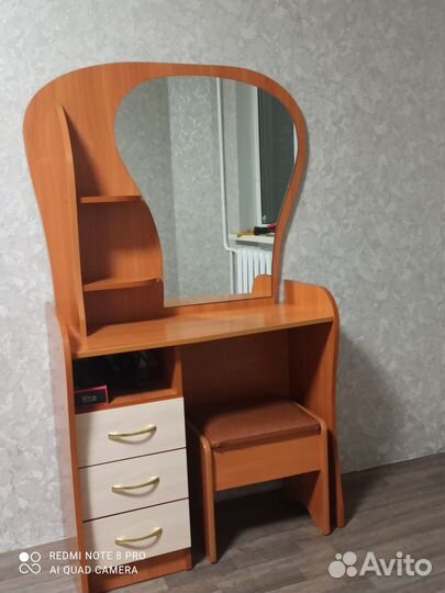 Столик туалетный в идеальном состоянии