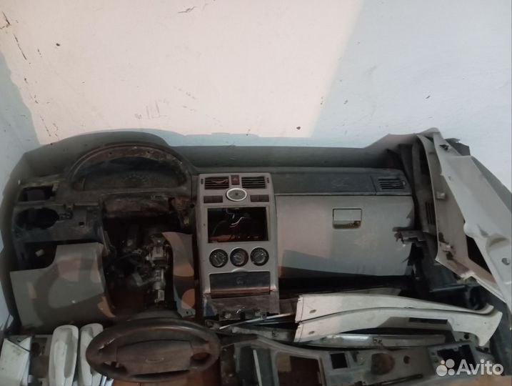 Запчасти на priora 1