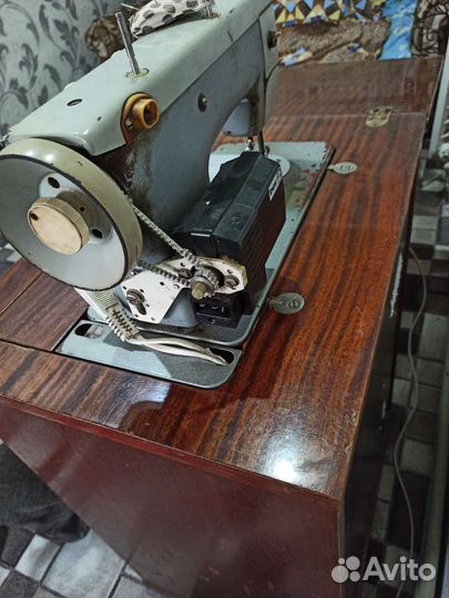 Швейная машинка чайка 3